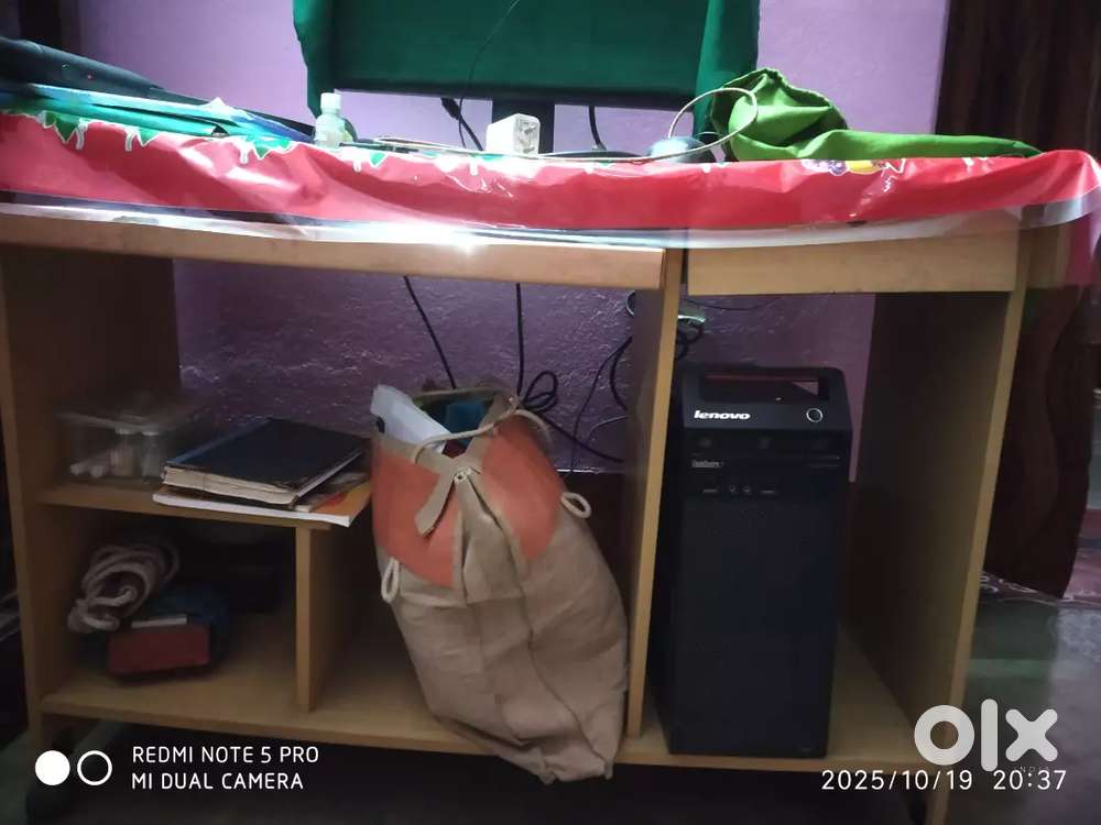 Computer table