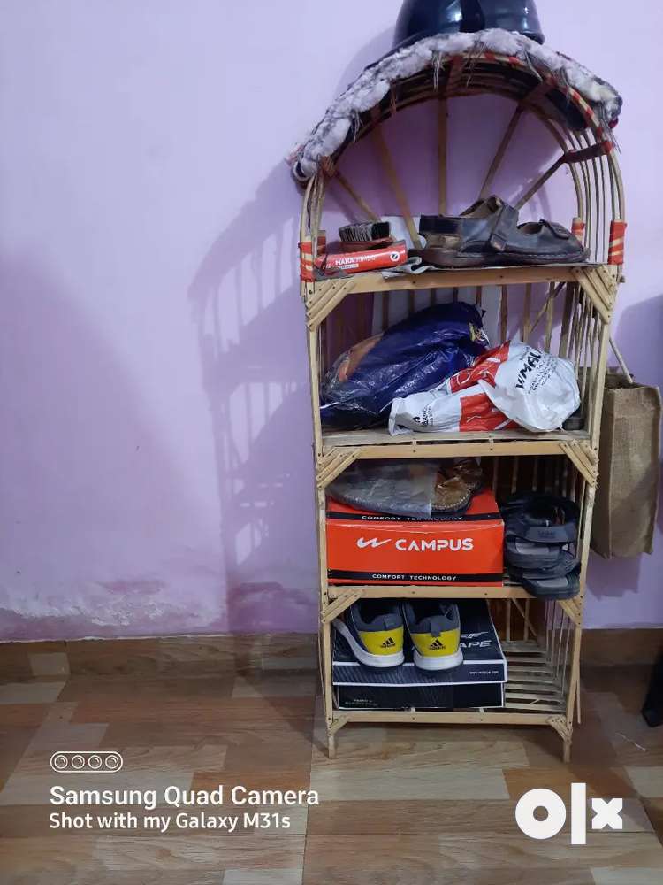 Shoes rack wood in a good condition