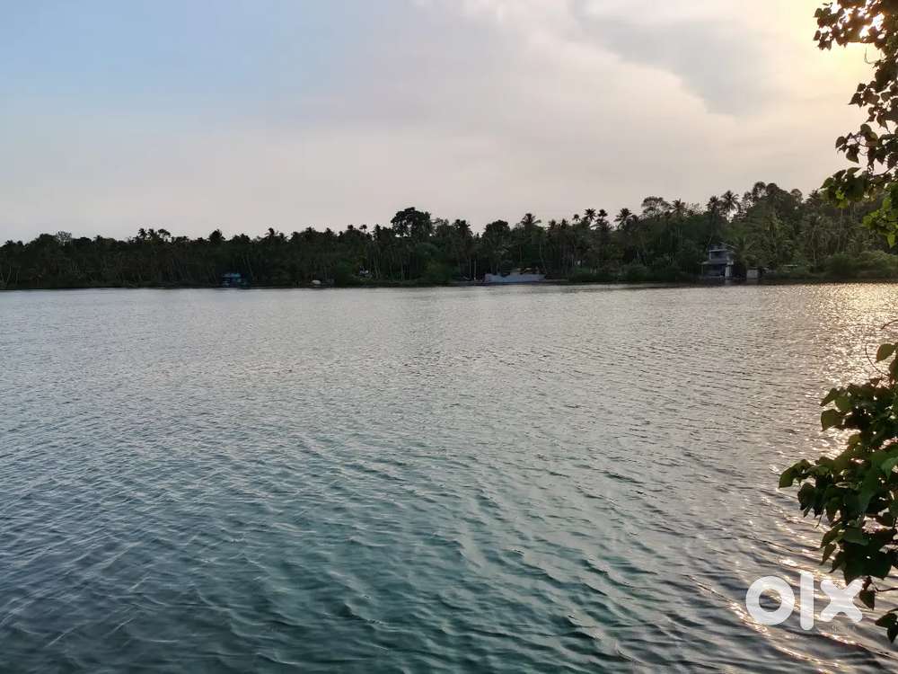 കൊല്ലം അഷ്ടമുടിക്കായൽ തീരം 40 സെന്റ്