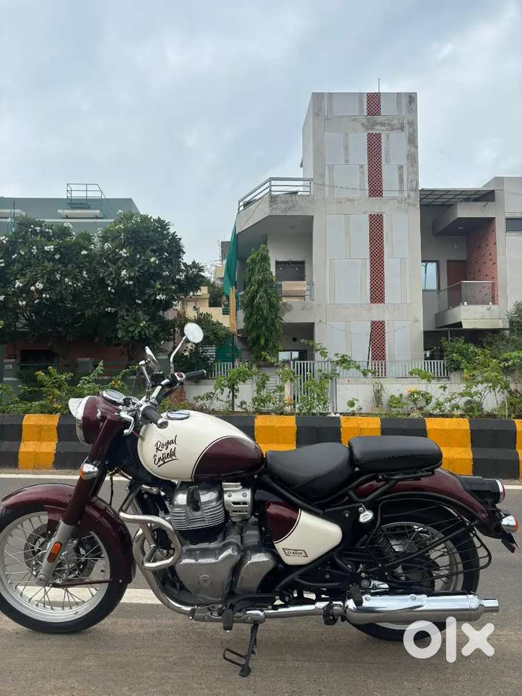 Classic 650 vallam red