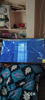 32 inches MI tv display break iendi one year old