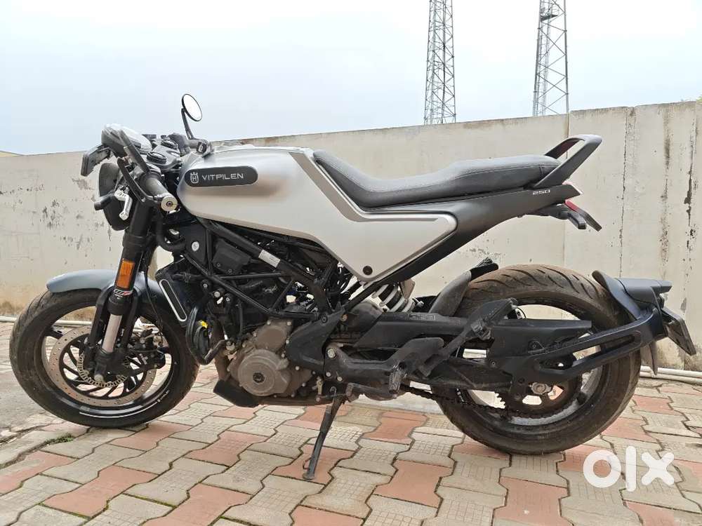 Cafe racer vitpilen 250 Duke in disguise