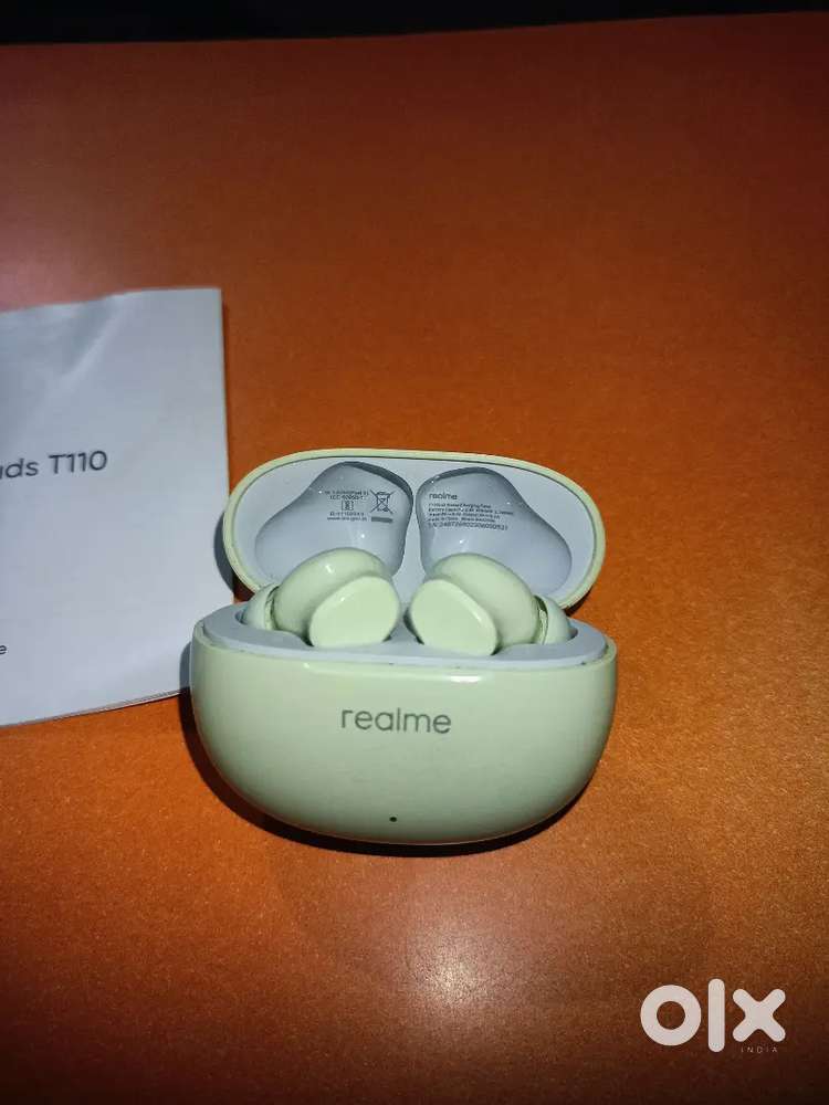Realme T110 Earbuds – Excellent Condition, 1 Month Warranty Remaining.