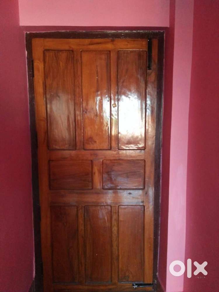 Very good constuction, Teak made fornt door, window grills are solid.