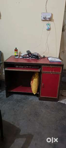 Computer table