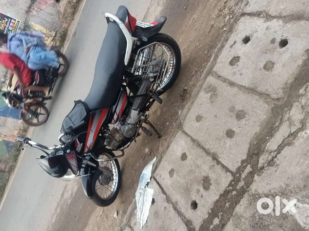 Hf delux bike good condition excellent ride looks like 2018 model