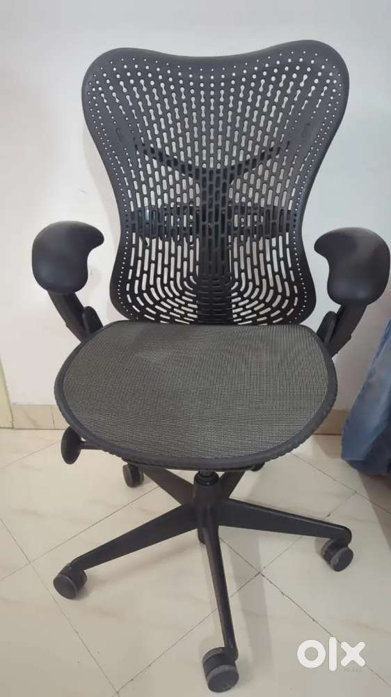 Herman Miller chair mera 1