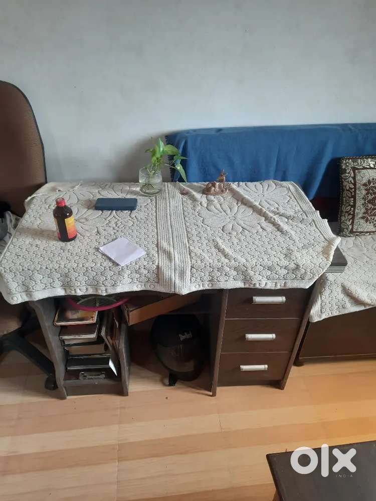 A study table in excellent condition