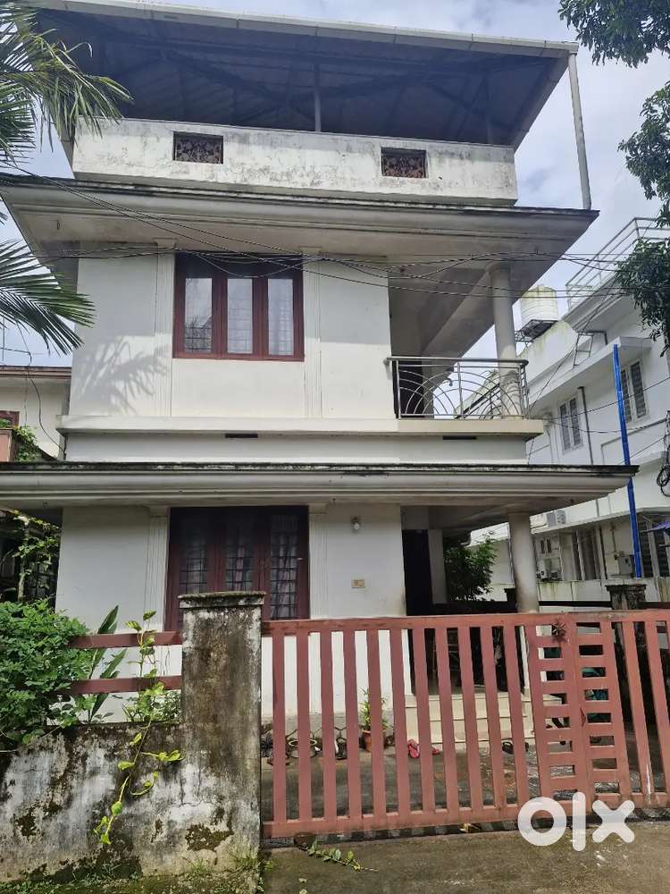 INDEPENDENT 4 BEDROOM HOUSE FOR SALE IN OLARIKKARA THRISSUR