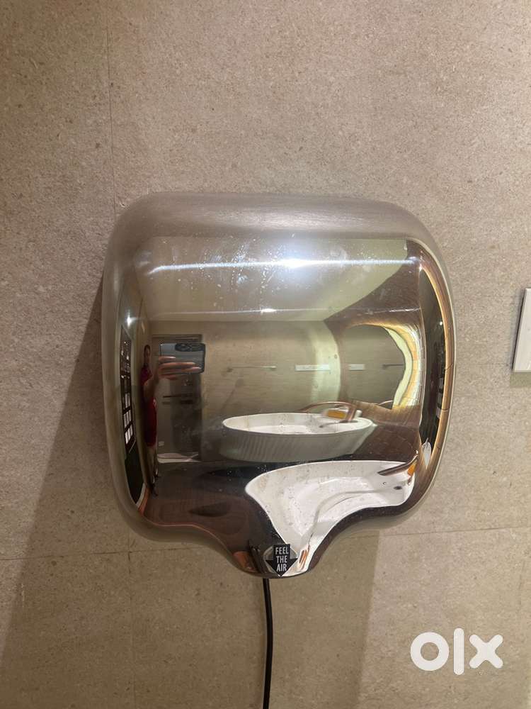 Hand dryer