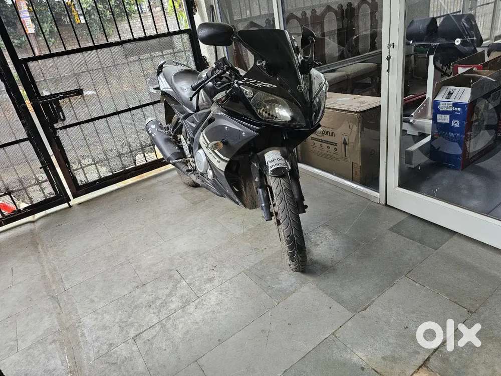 Yamaha R15 2010 for imidiate sale
