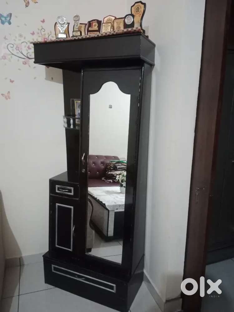 Dressing mirror