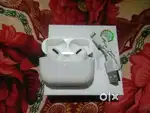 wireless Bluetooth headphones/earbuds