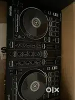 Roland console