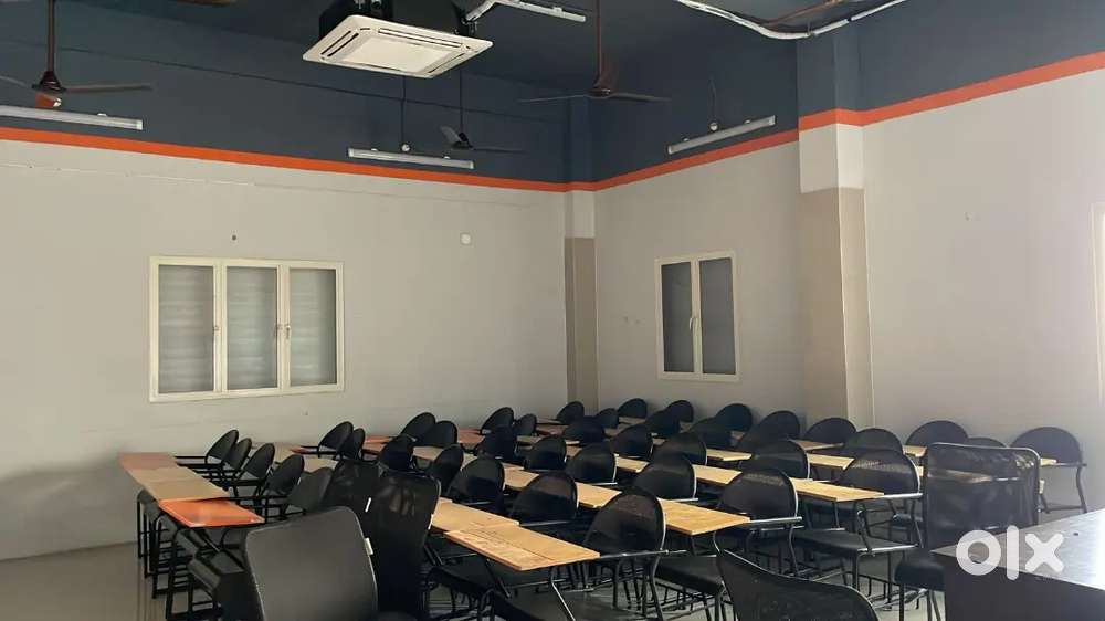 Institution building available at kathrikkadavu 15000 sqft