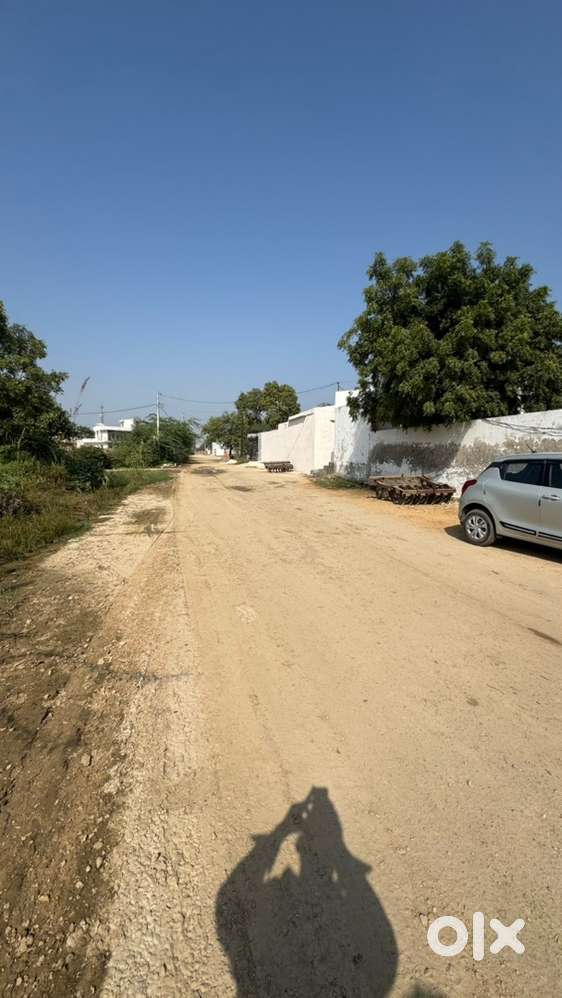 Khali plot h rent k lie dena hai 600 gazz 6 kamre hai