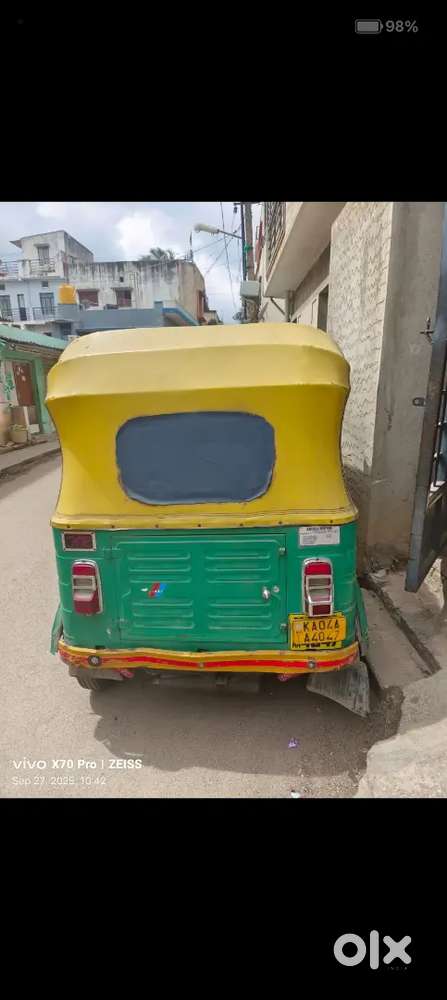 Auto rickshaw in good condition