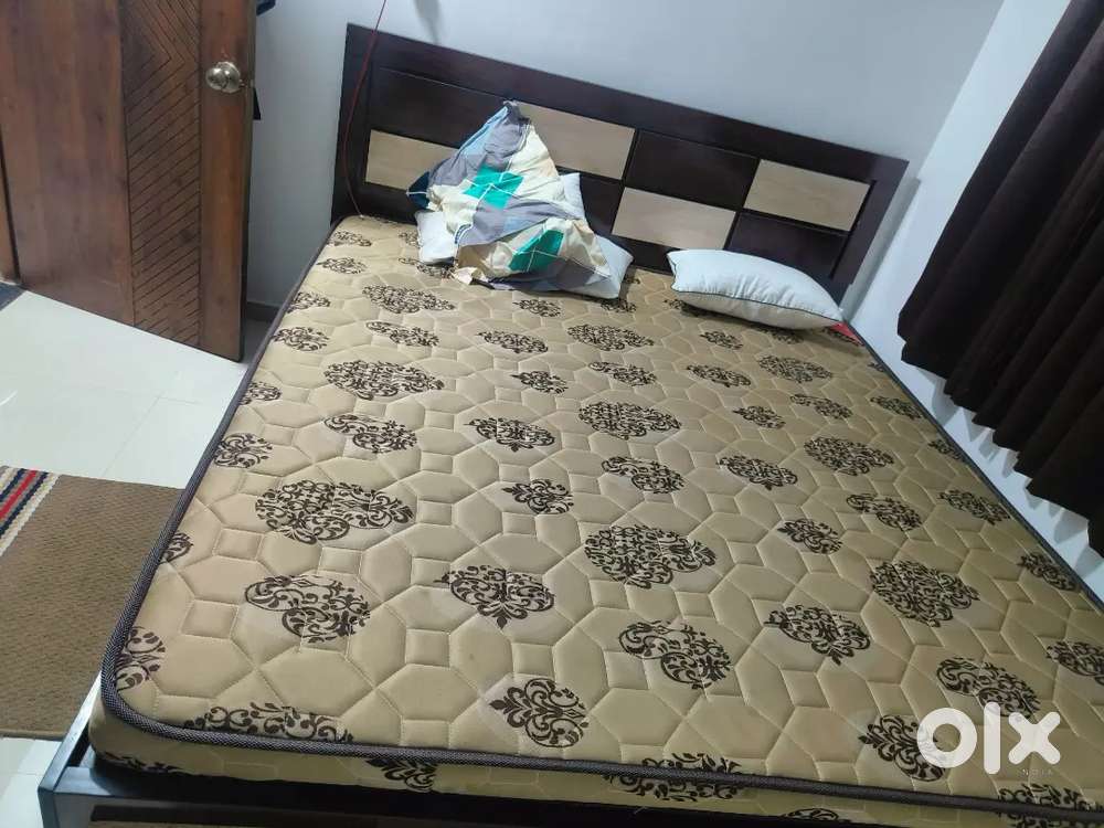 Double bed of size 6*6.5 with matteres