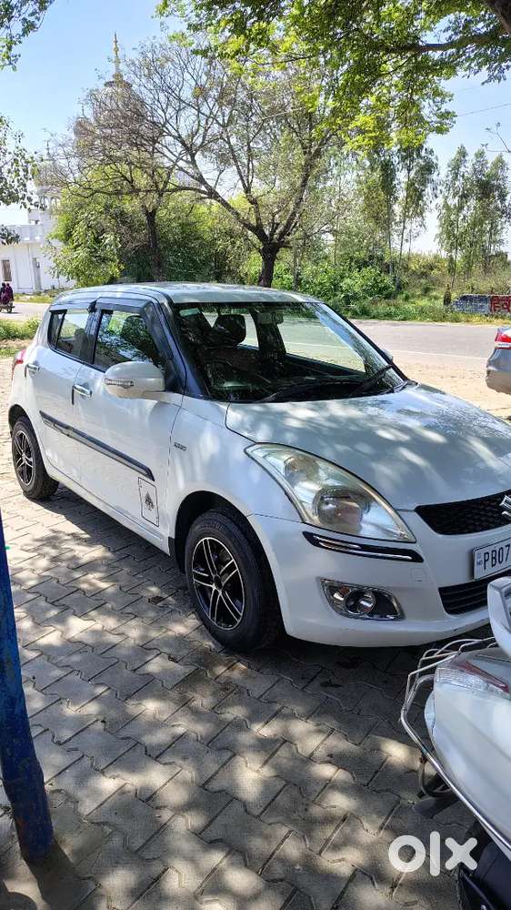 Maruti Suzuki Swift October 2013.