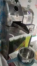 Sugarcane juice extractor