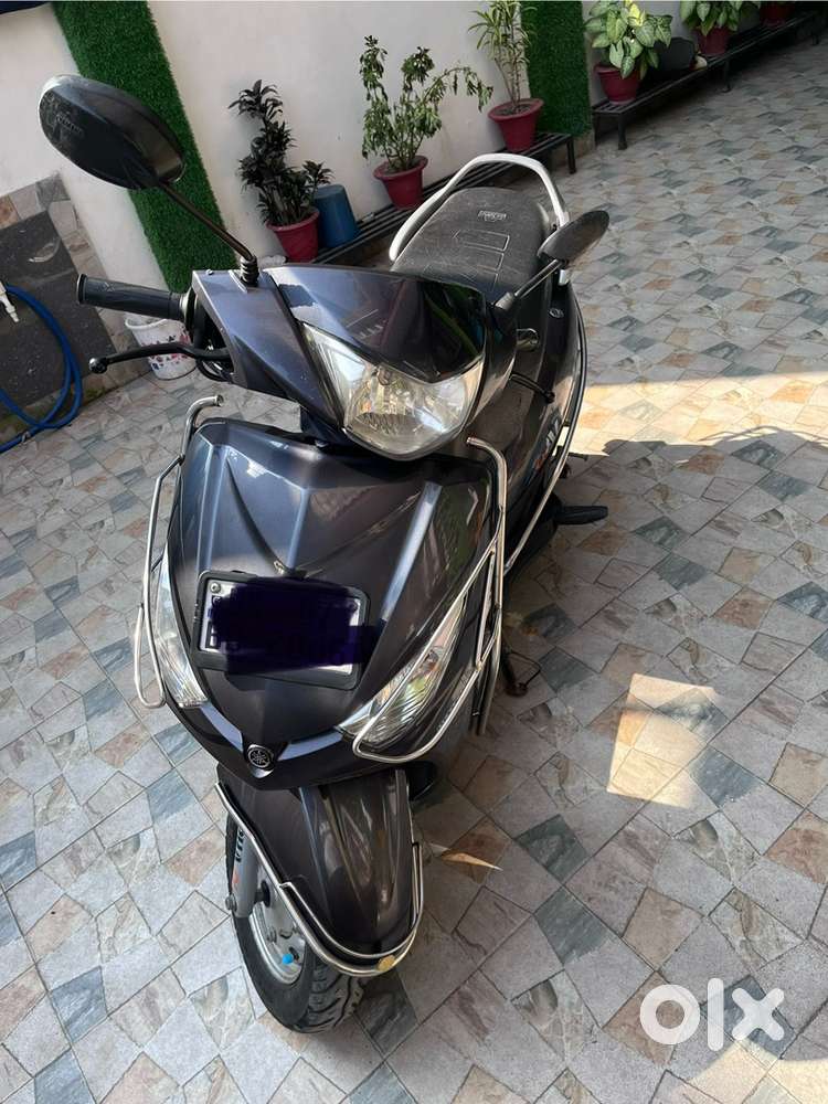 YAMAHA ALPHA DARK GREY COLOR 2014 MODEL IN GOOD CONDITION