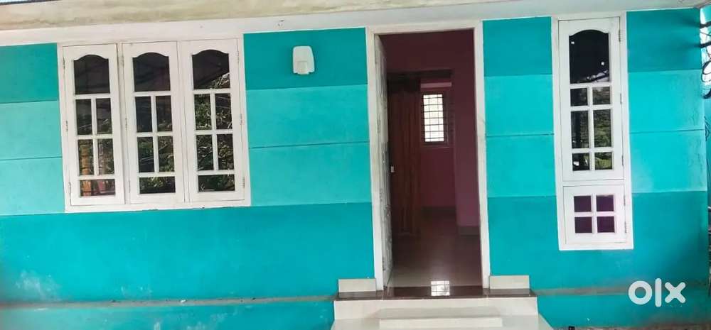 A small indipendent house in first floor for a small family