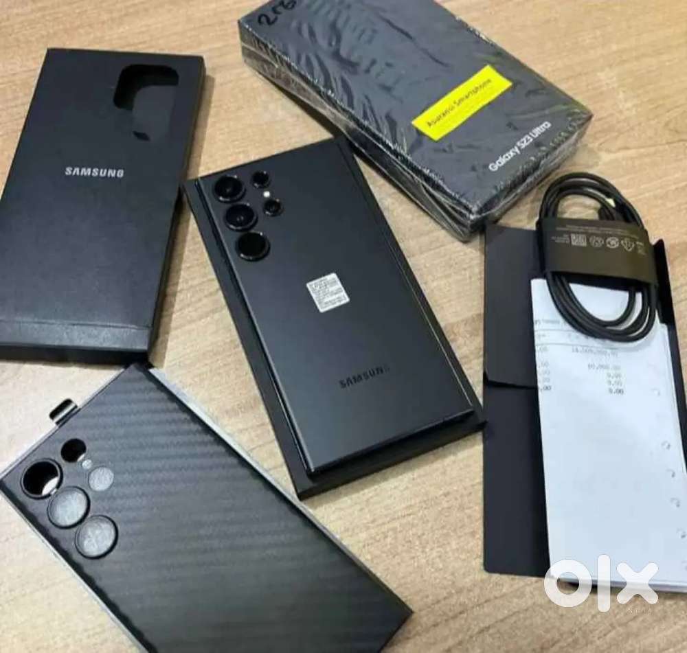 Samsung galaxy s24 ultra with all accessories