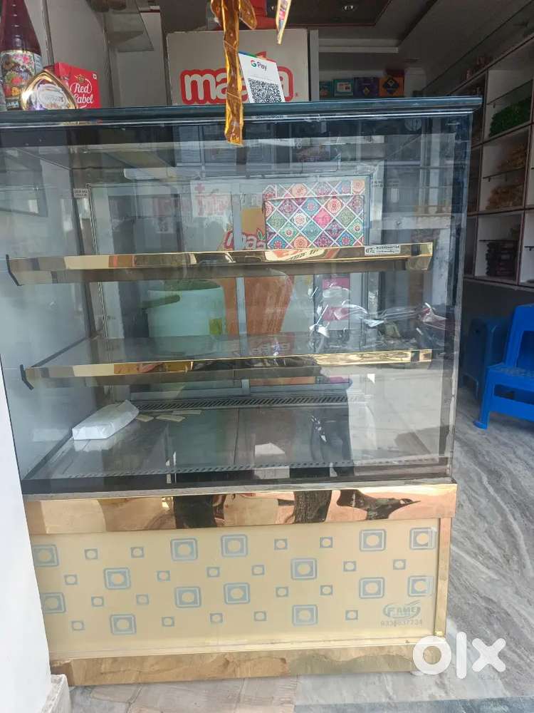 Golden Cake counter