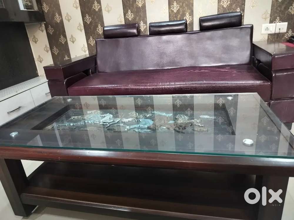 5 seater sofa set with glass center table in good condition