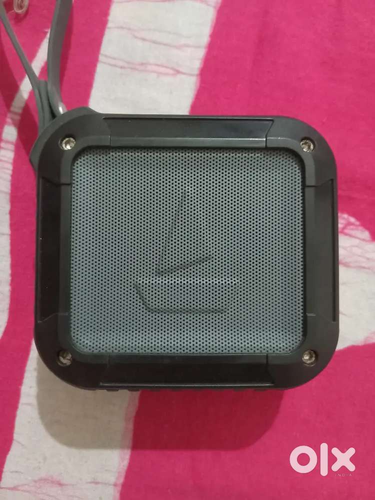 Speakers on sell (2 speakers = Boat + Zebronic)