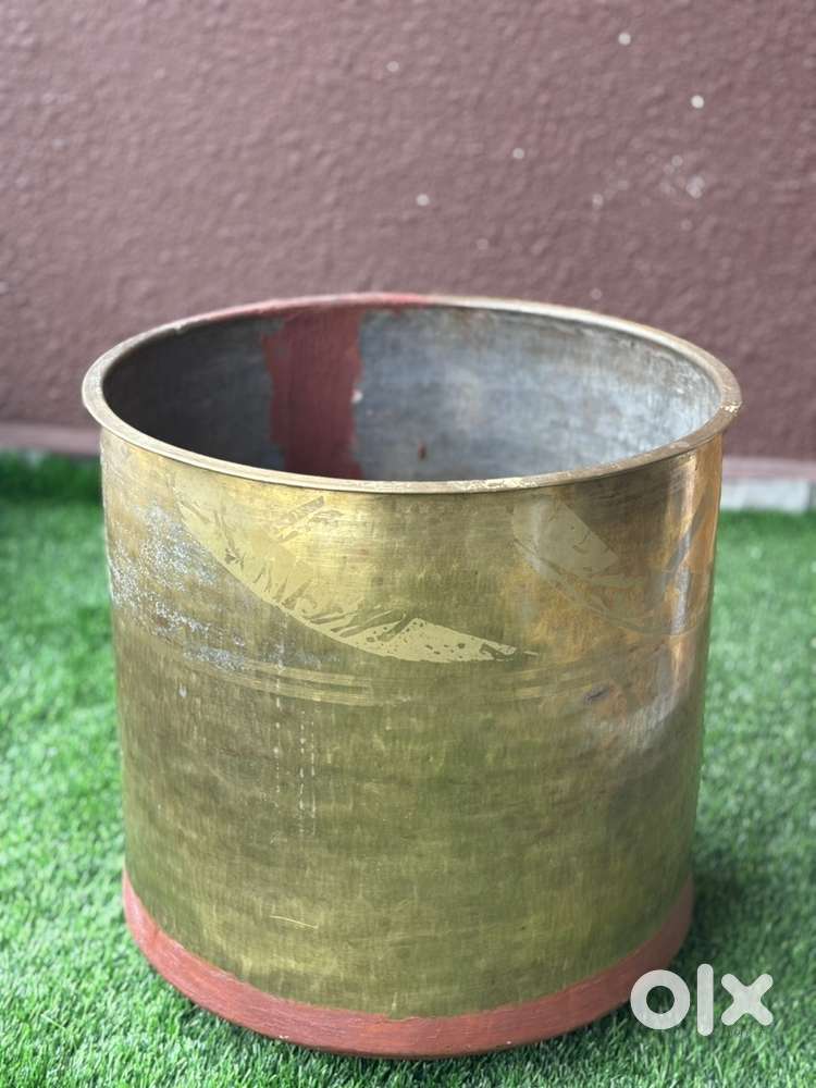 Antique Bronze Vessels