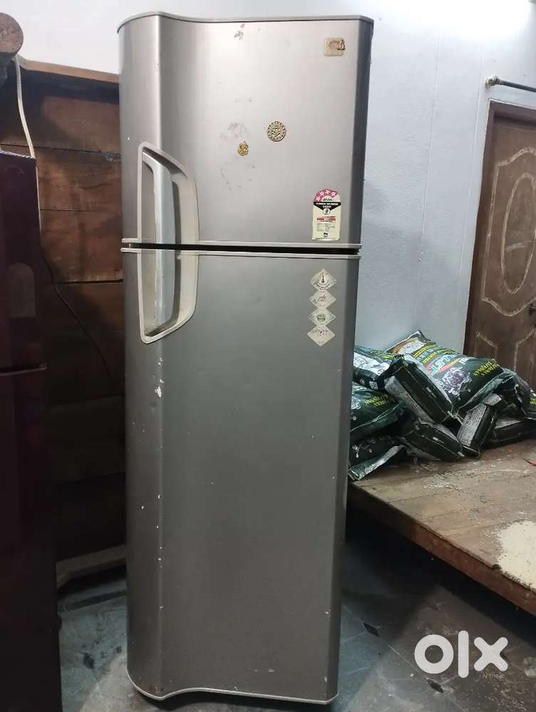 Goderej 340 ltrs 4* inbuit stablizer completely original v good coolin