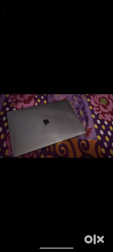 MACBOOK PRO i9 8 Core processor