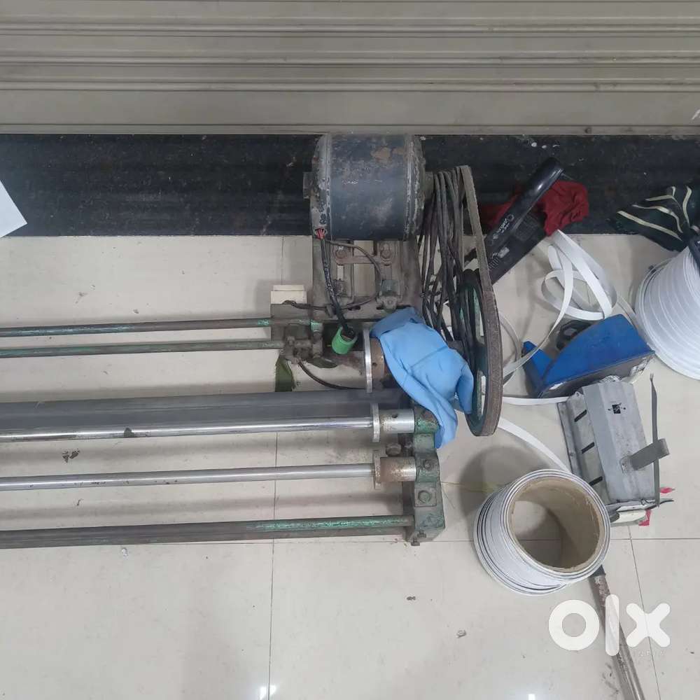 Cloth rolling machine