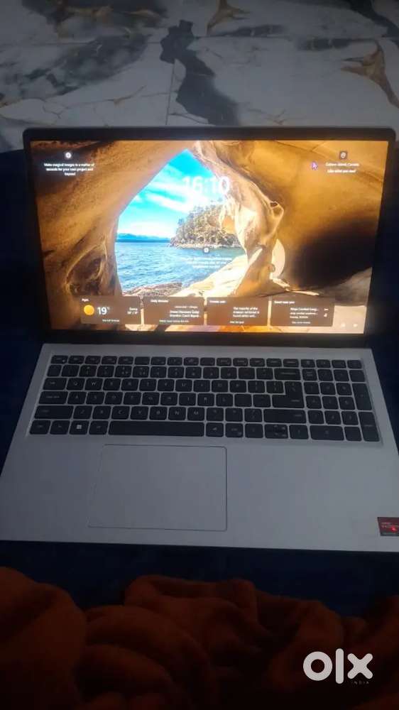 Dell laptop new hai 16 /512