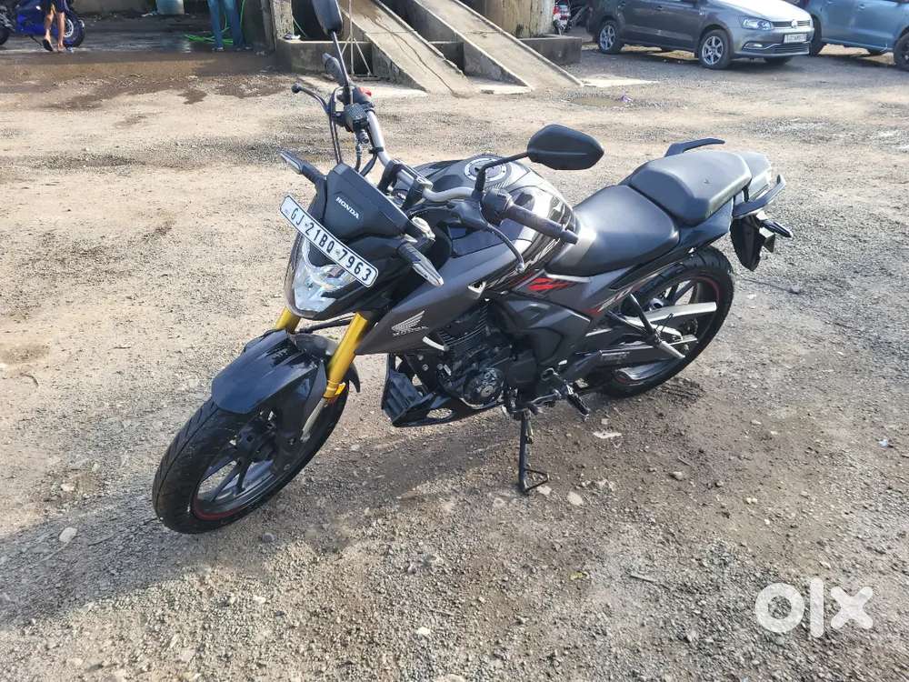 Hornet 2.0 for sell 12500 km driven