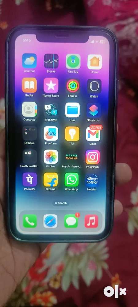 I phone 11 64gb with 100% battery life