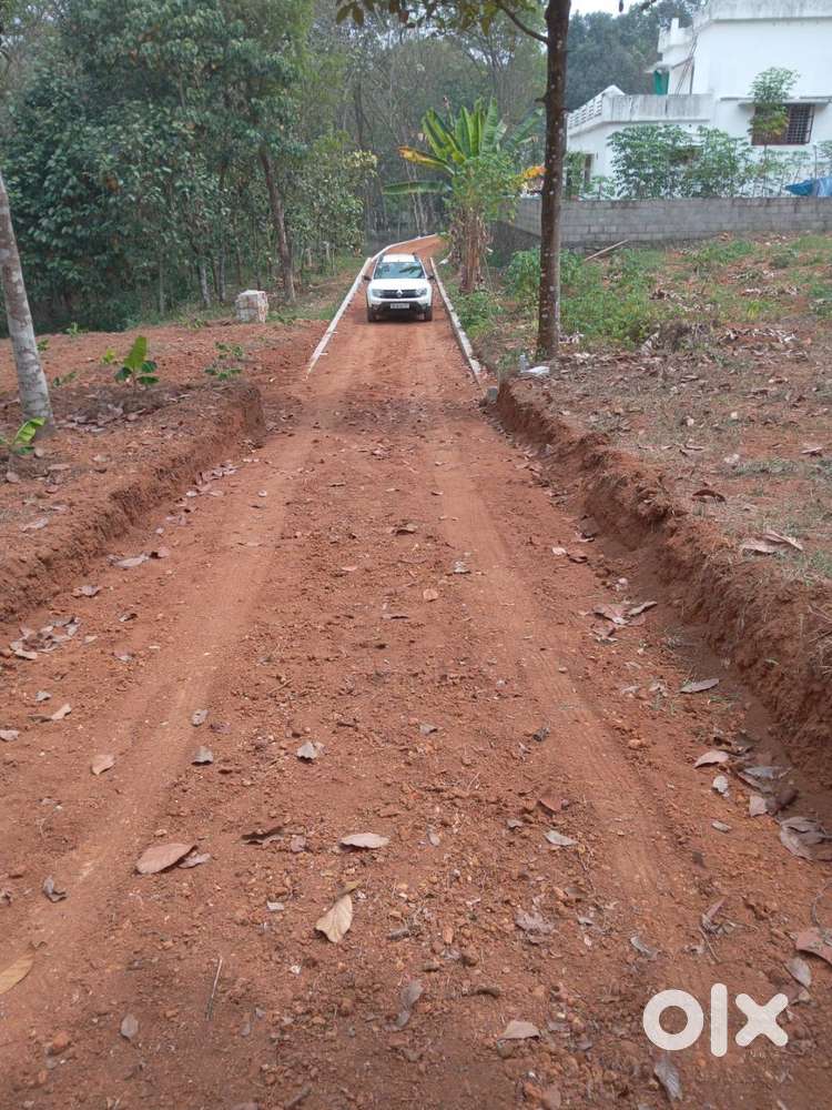 40 cent Land/plot for immediate sale