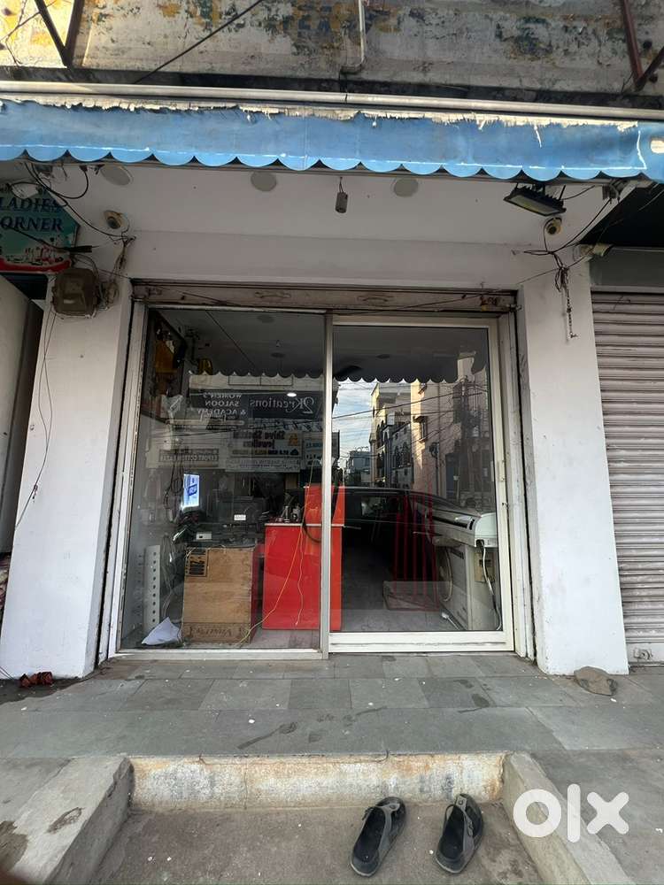 Clothing store disply glass with door