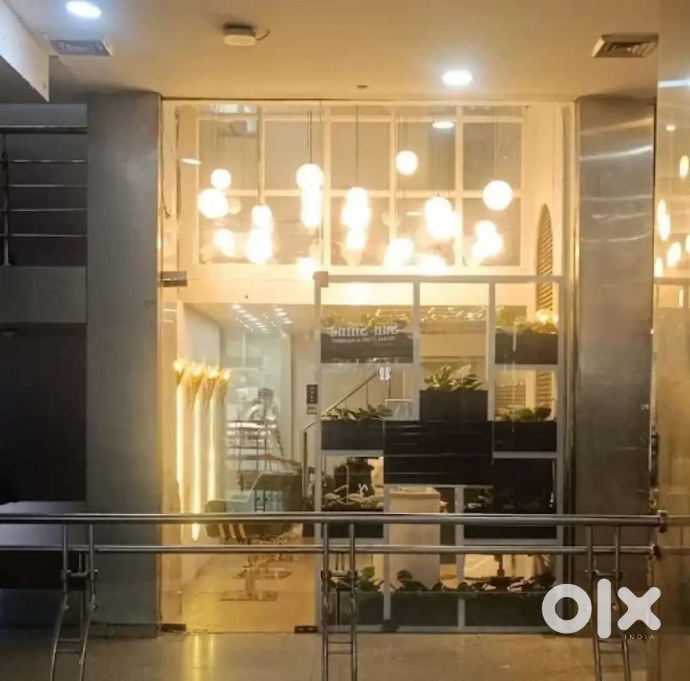 Luxury Unisex Running Salon Setup for SALE IN VAISHALI