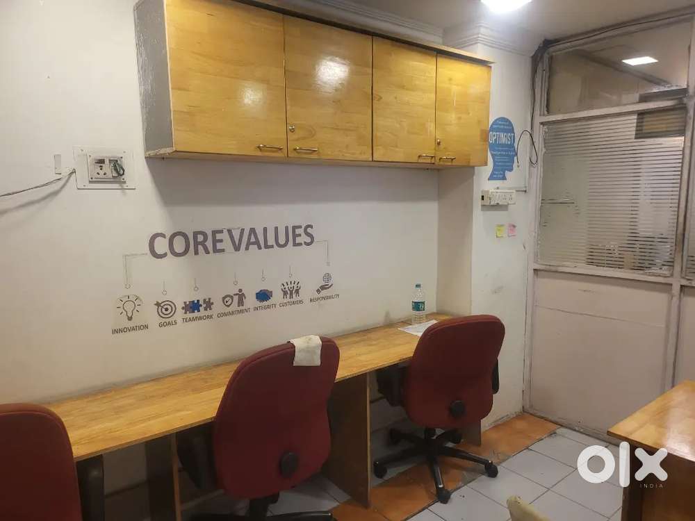 No brokerage 5 workstation with 1 md table and 1 hr cabin in  5999