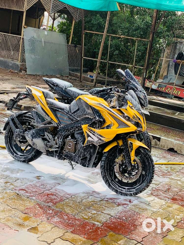 Bajaj RS 200