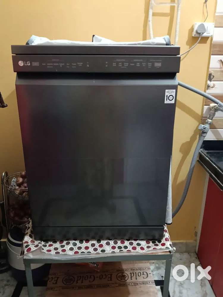 Dishwasher best new condition purchase date July 2025 new model