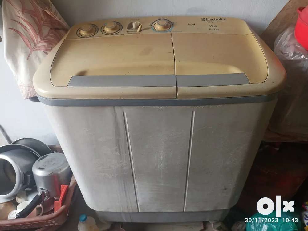 Semi automatic washing machine