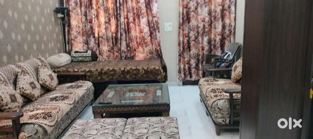 3+2 sofa set with center table
