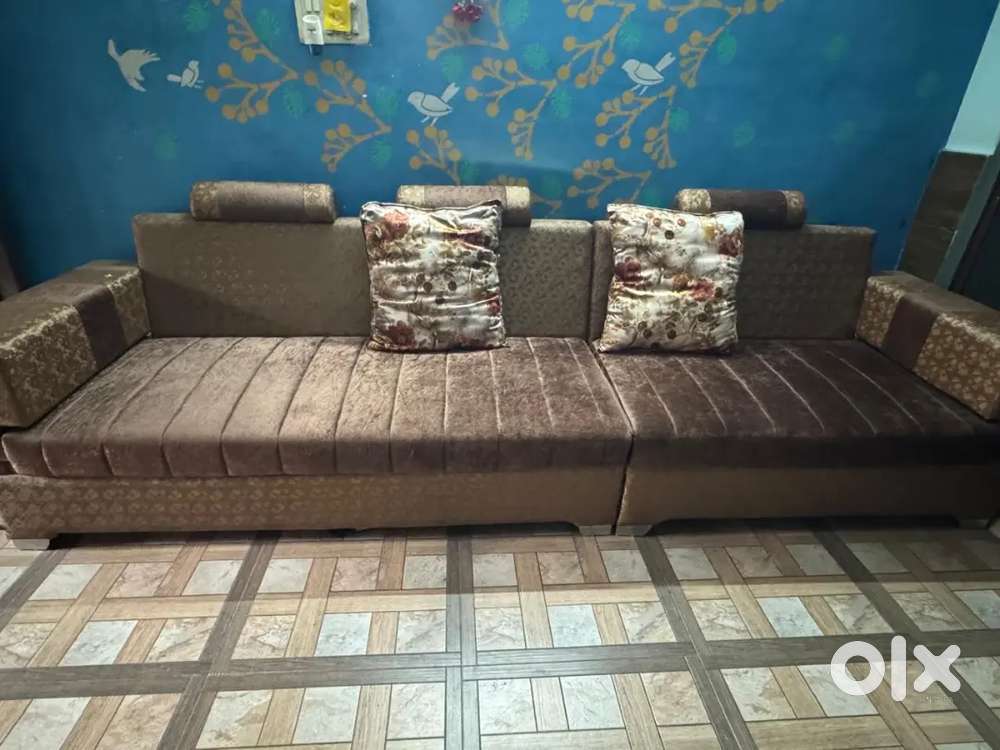 Brand new condition sofa and dining table