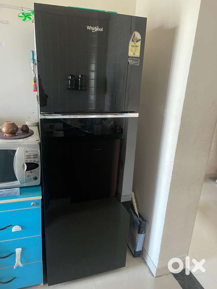 Whirlpool 292 litres double door black color