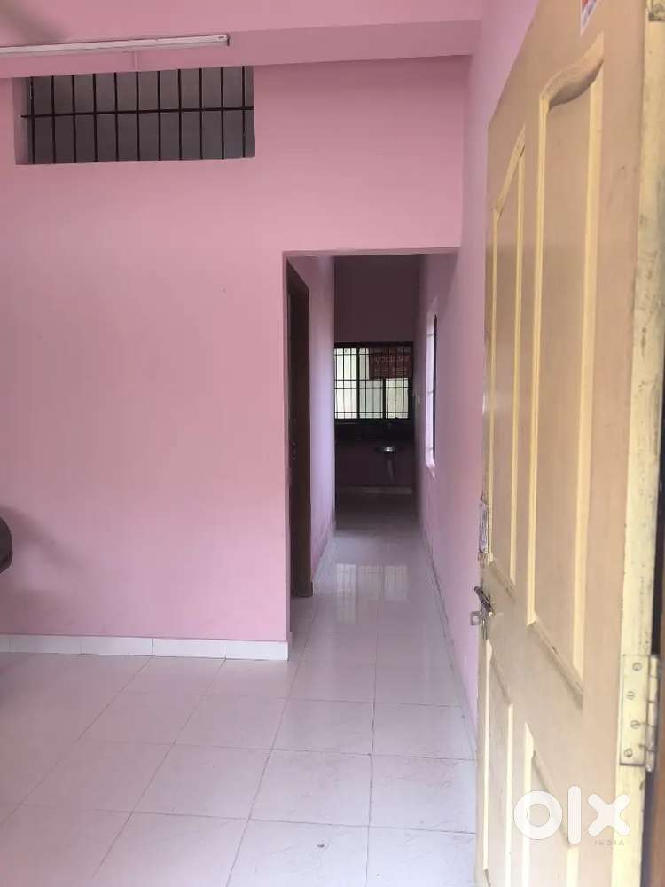 Rental 1bhk 1st floor house in kavoor