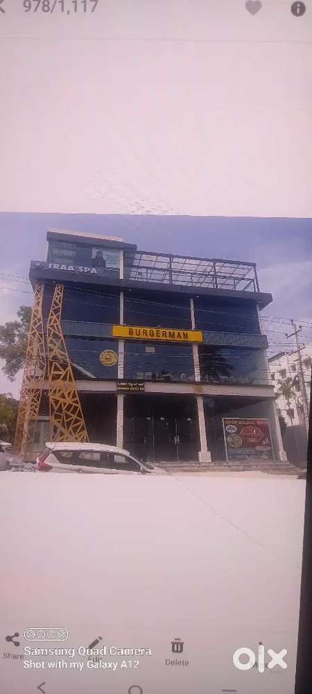 Receptionist (female)