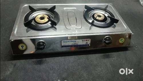 Gas stove with 2 burners